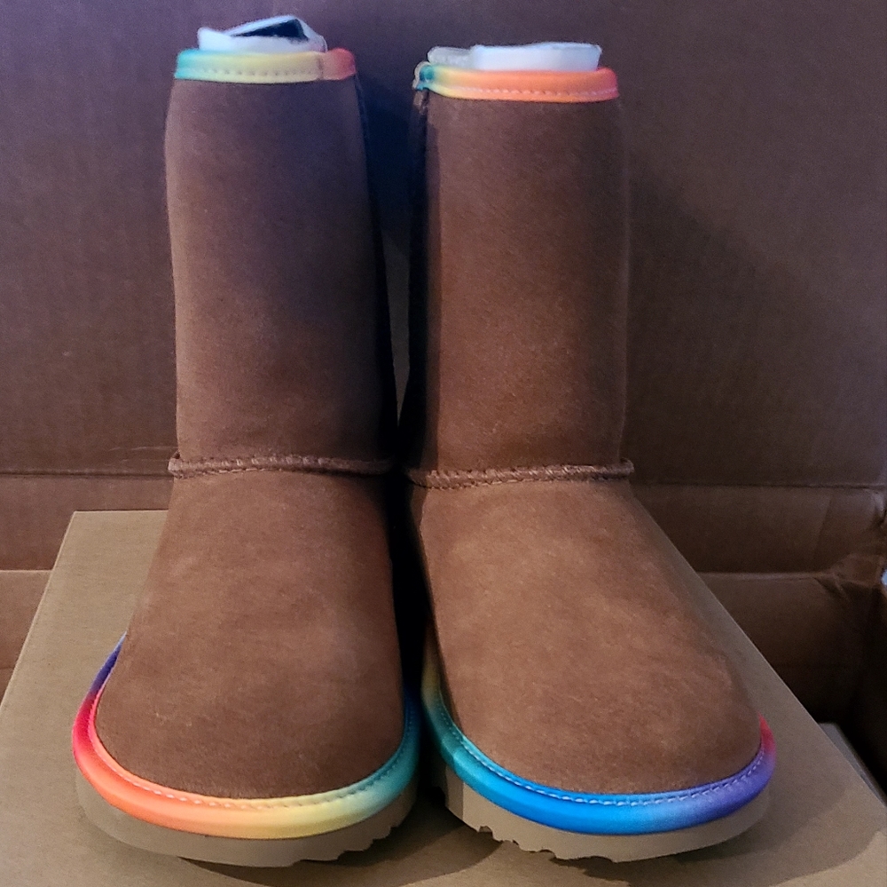 Ugg Classic 2 Graphic Stitch